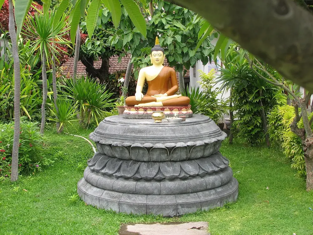 Borobudur mini-nya Bali — Brahma Vihara Arama, Kemana aja dari Banjar