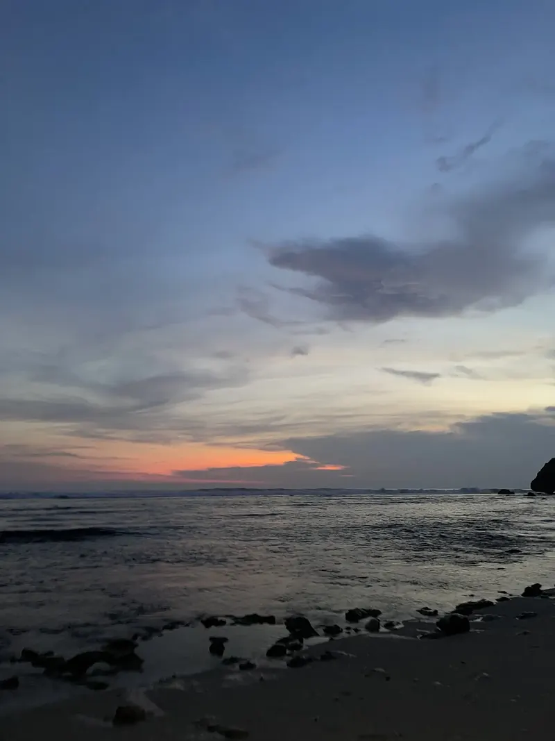Pura Geger di atas bukit menghadap pantai, 5 menit dari Pantai Geger