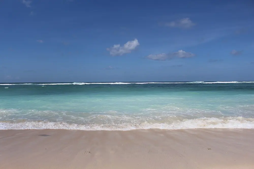 Jalan diukir di tebing kapur — Pandawa Beach, Kemana aja dari Geger