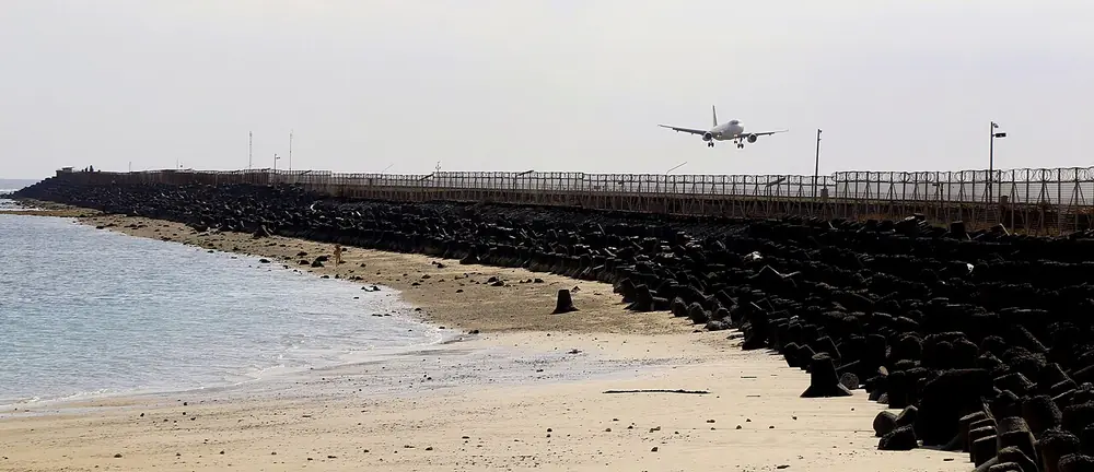 Nonton pesawat landing dari pasir — Pantai Kelan, Kemana aja dari Kedonganan
