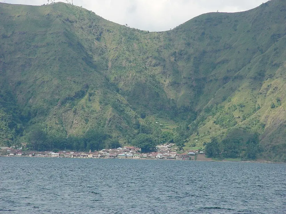 Naik perahu dari Kedisan, bukan lewat jalan darat — Village de Trunyan, Kemana aja dari Kintamani