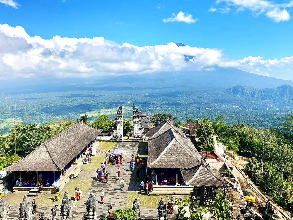 Gerbang surga dengan latar Agung — Pura Lempuyang, Kemana aja dari Lipah Amed