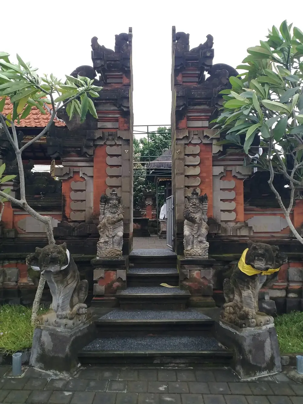 Pura di tebing, sunyi total — Rambut Siwi, Kemana aja dari Negara