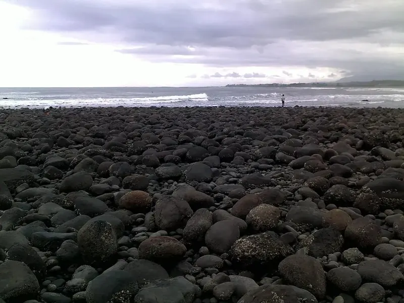 Medewi's long left from the headland, 10 minutes by scooter