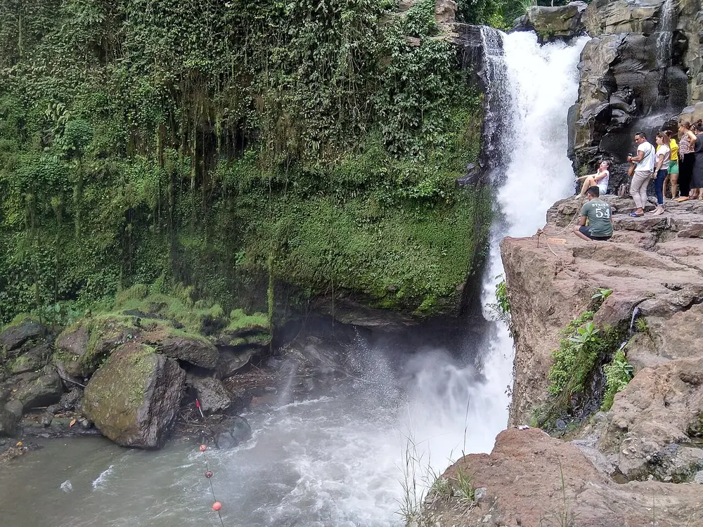 Masuk sisi Blangsinga lebih sepi — Cascade de Tegenungan, Kemana aja dari Singakerta