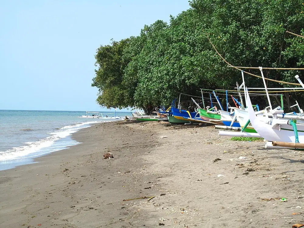 La plage la plus proche pour le coucher de soleil — Pantai Lovina, Où rouler depuis Singaraja