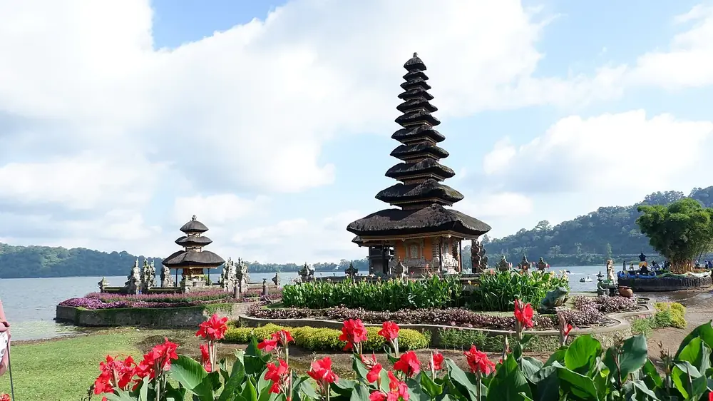 Frais et brumeux — prenez une veste — Ulun Danu Beratan, Où rouler depuis Tanah Lot