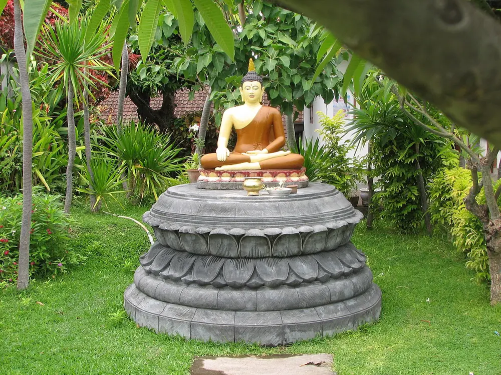 Un mini Borobudur dans le nord de Bali — Brahma Vihara Arama, Où rouler depuis Temukus